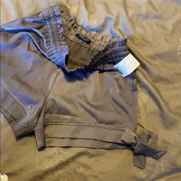 Satin short shorts with bows in each side - Picture 4 of 4